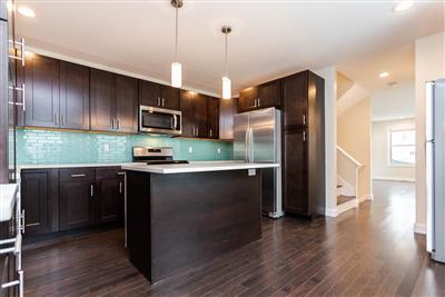 476 Fulton St, Medford