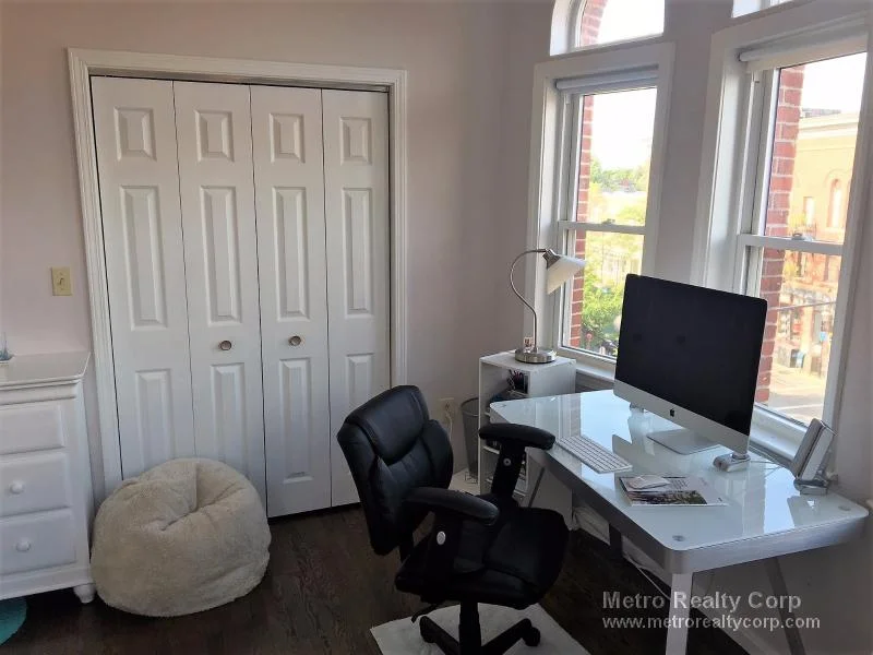 5 Davis Ave, Brookline Village