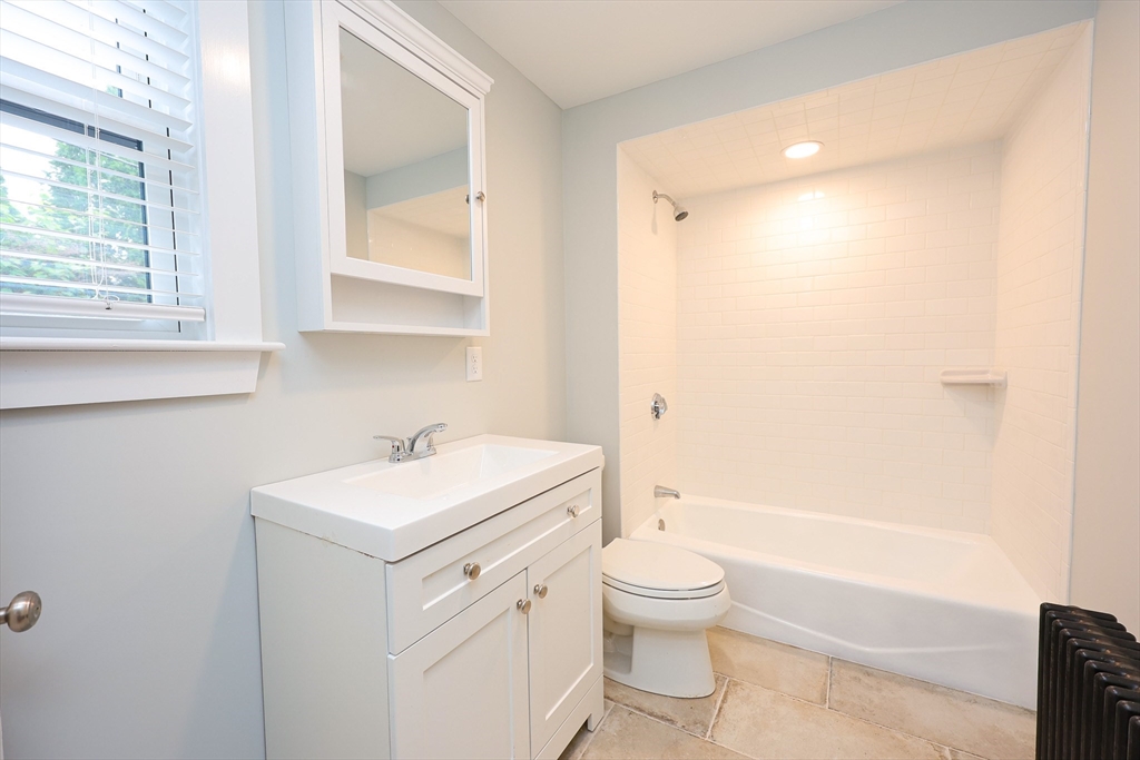 11 Pond St, Weymouth