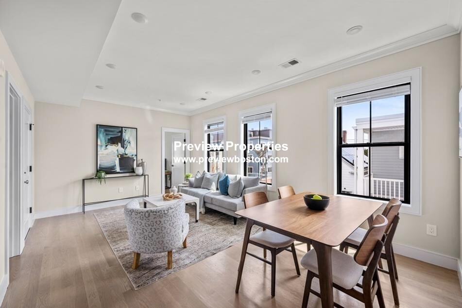 303 Maverick St, East Boston