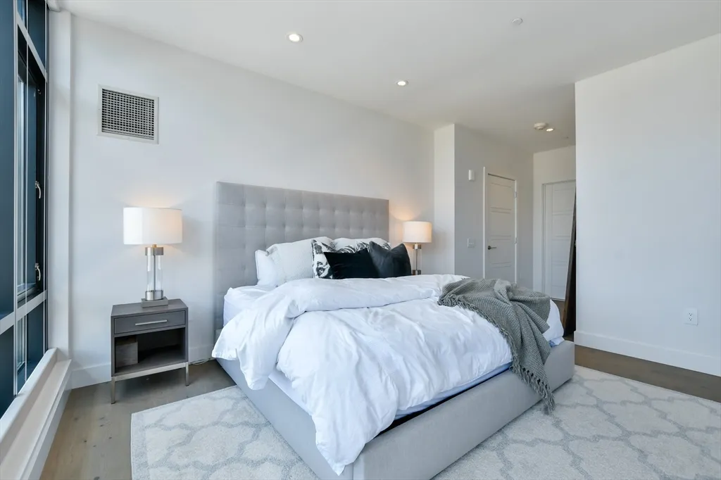 40 Traveler St, South End