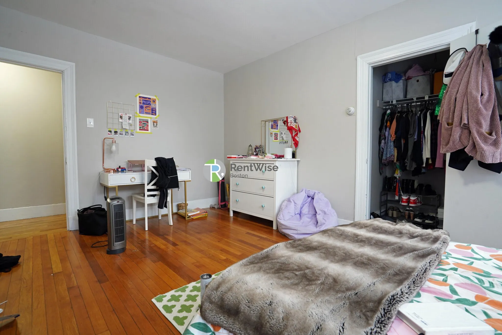 4 Ashford Ct, Allston