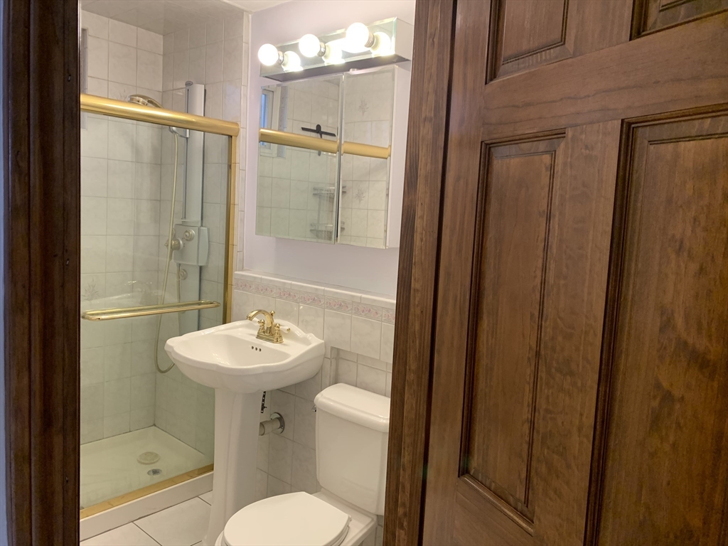 686 East 7th St, Boston