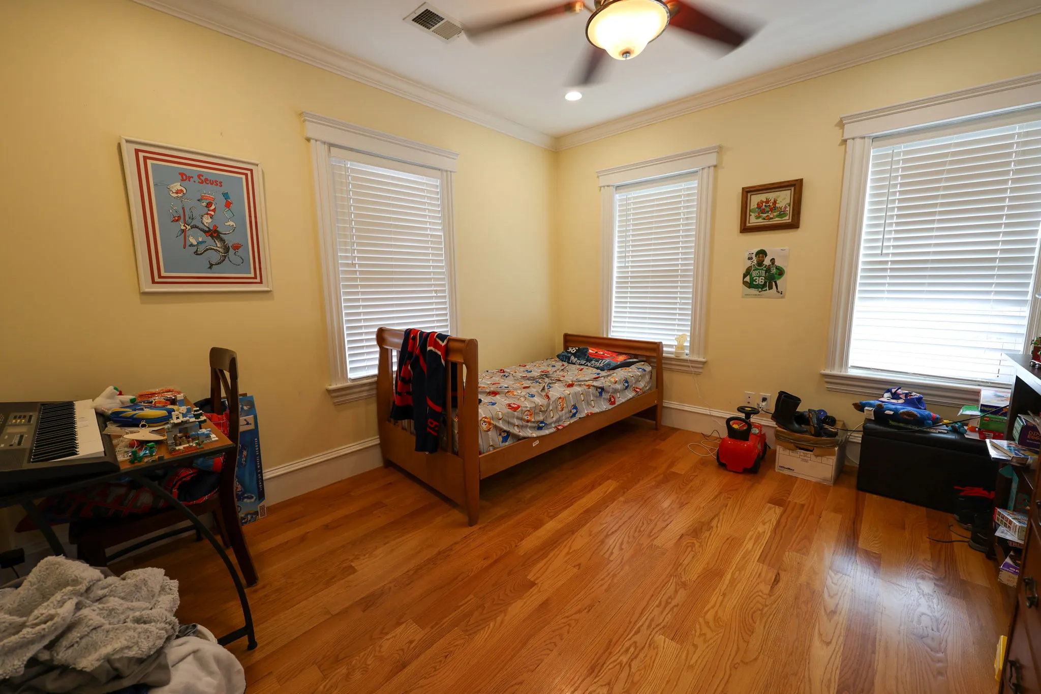 127 Nonantum St, Oak Square