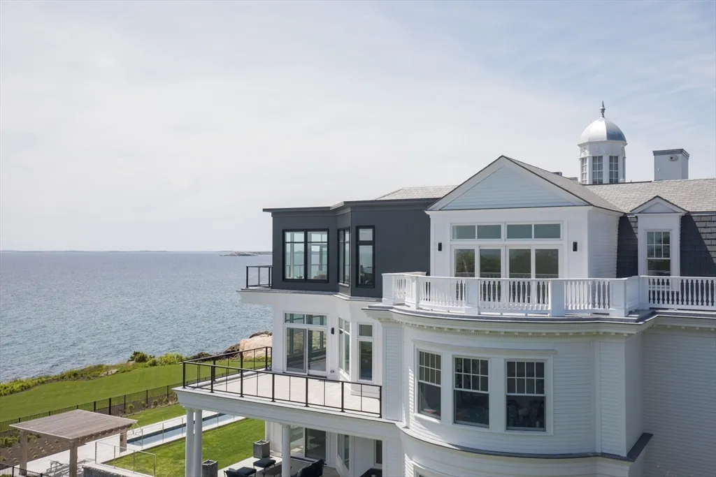 35 Littles Point Rd, Swampscott