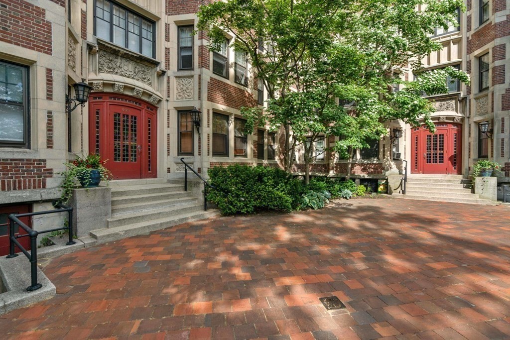 993 Memorial Dr, Harvard Square