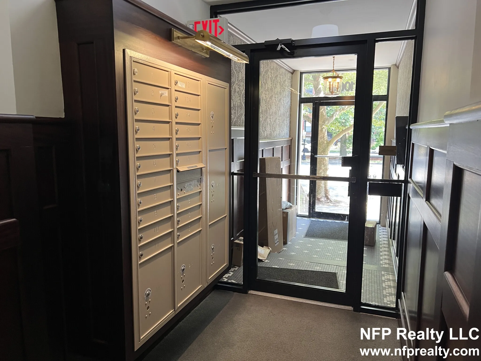 1064 Beacon St, Longwood