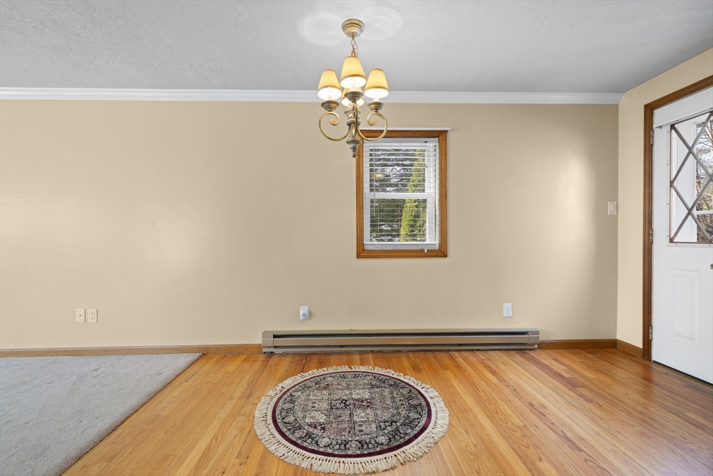 9 Greylock Ave, Shrewsbury