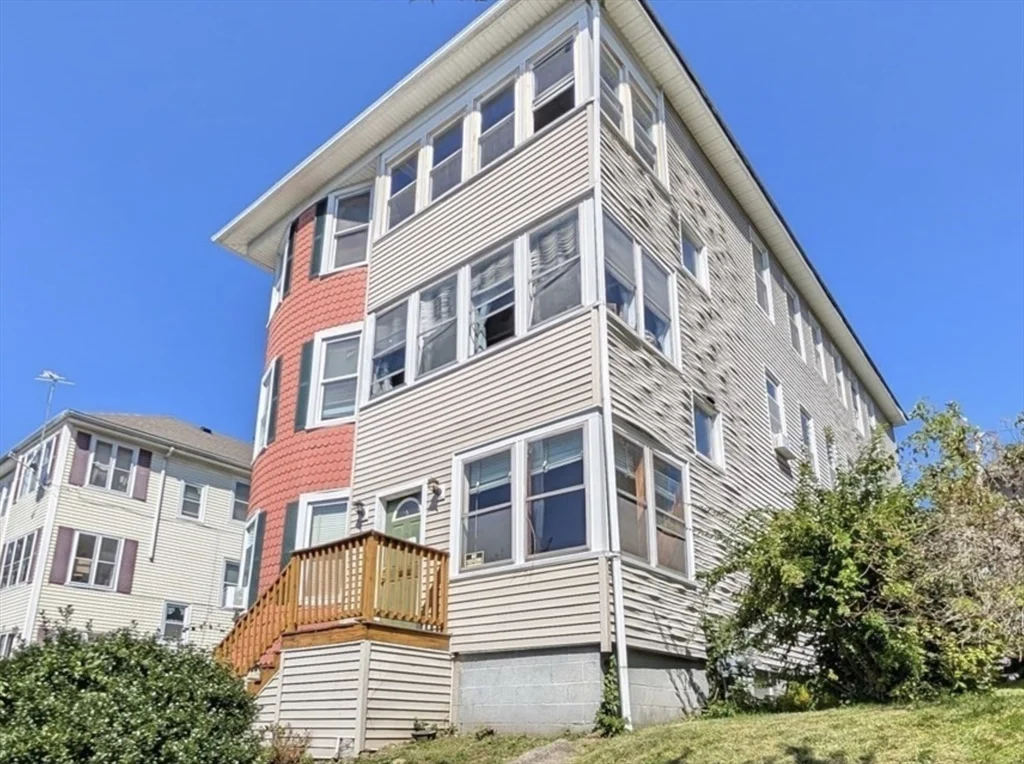 21 Hitchcock Rd, Webster Square