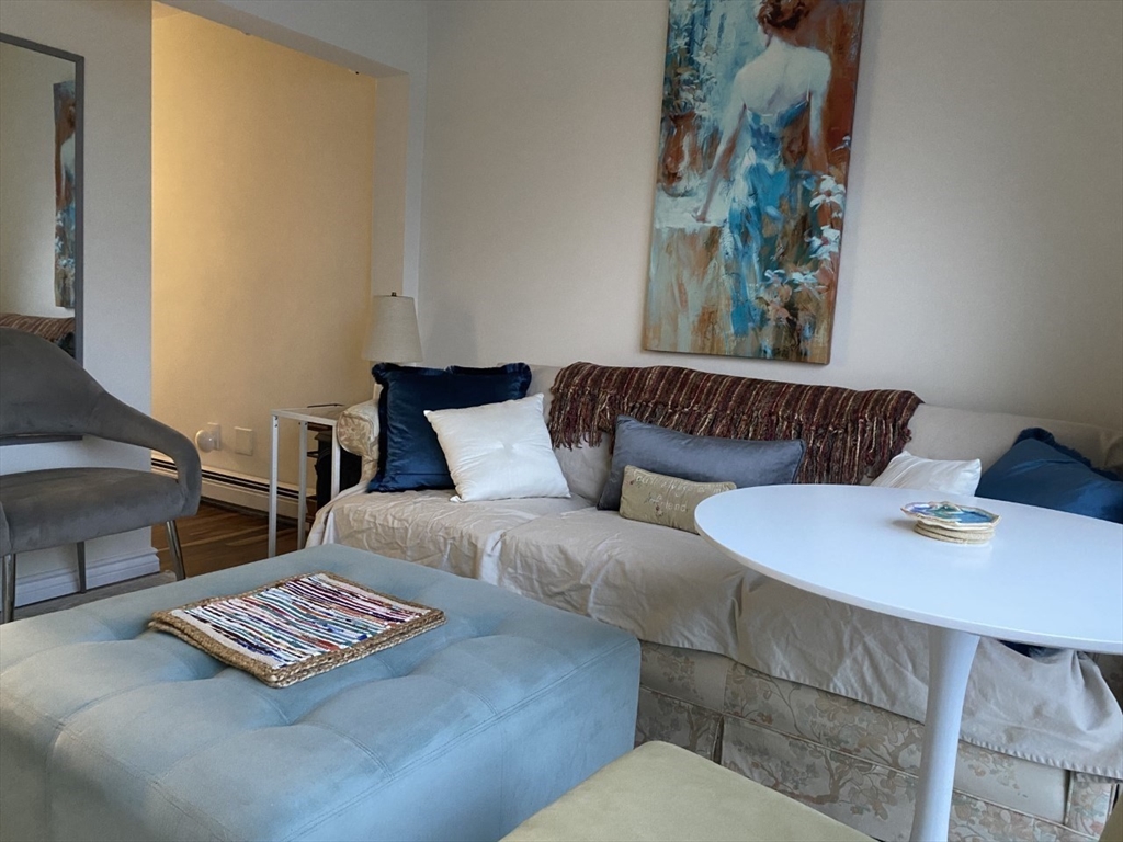 31 Hampton Cir, Hampton Hill