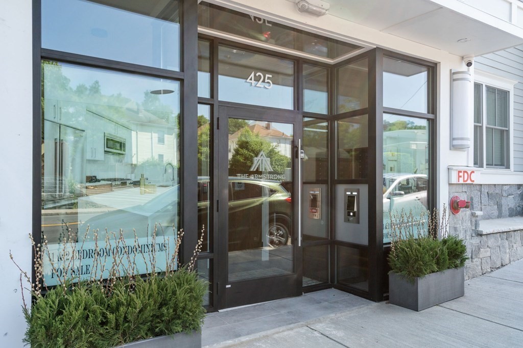 425 Lagrange St, West Roxbury