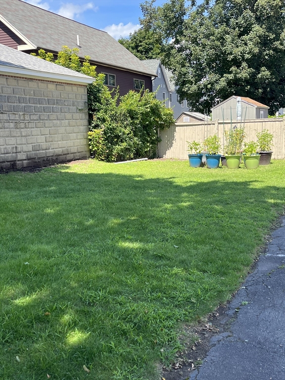 38 Everett St, Medford