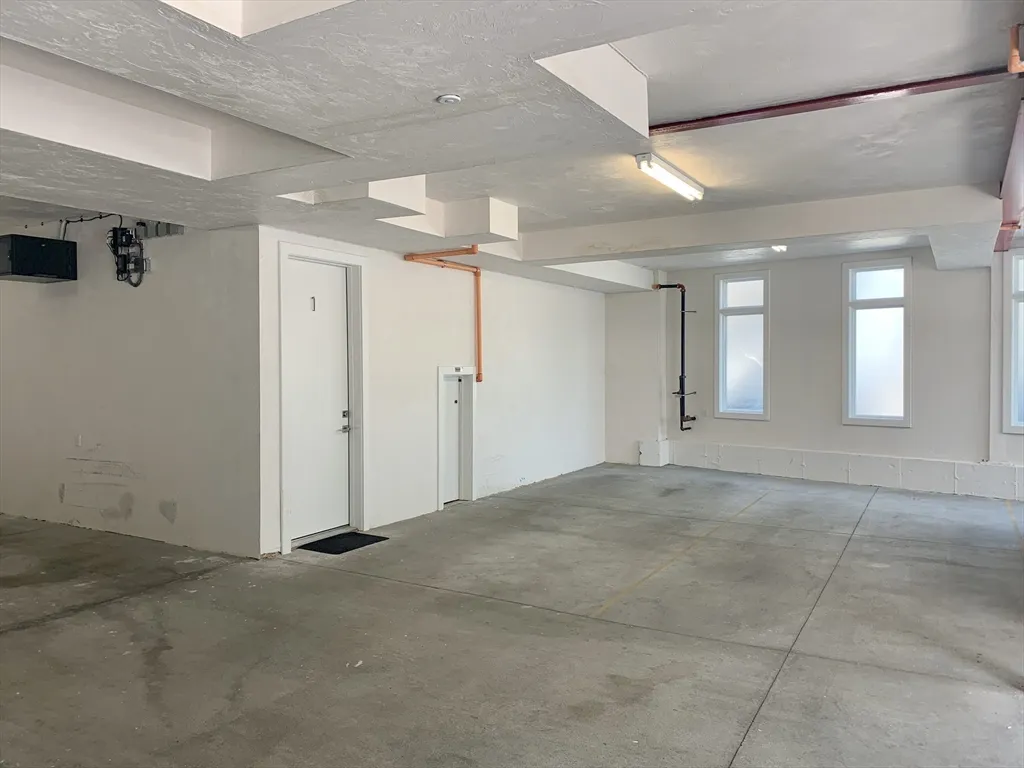 5 Mohawk St, South Boston