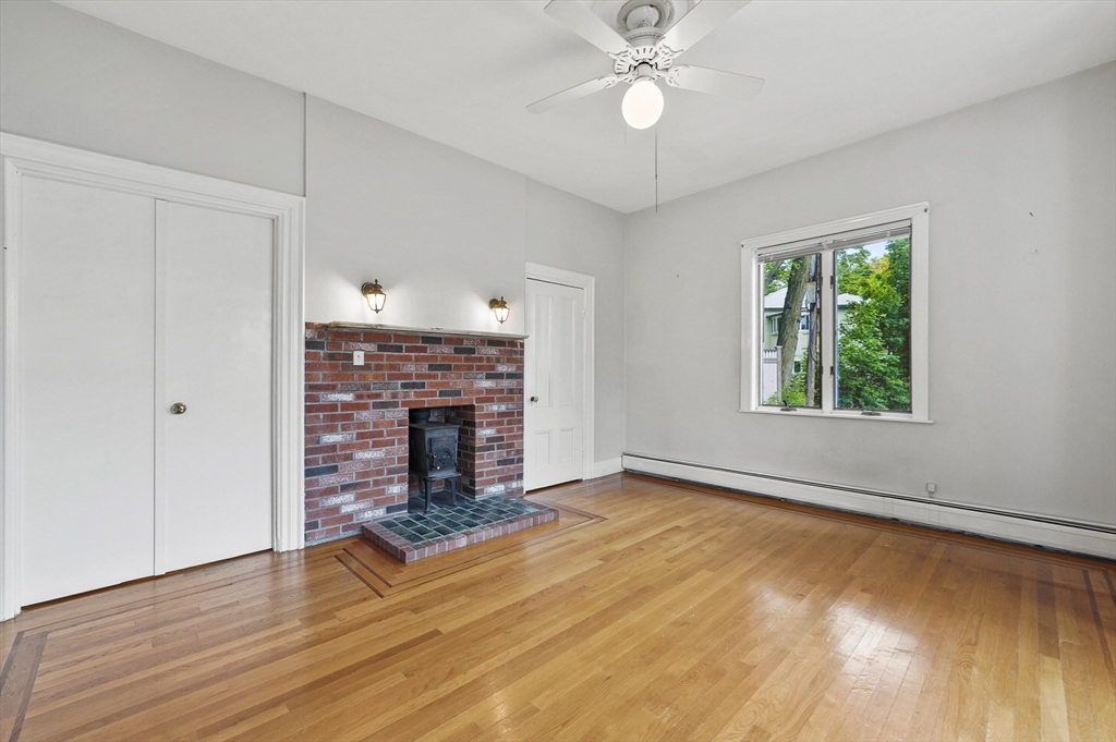 20 Willow St, Newton