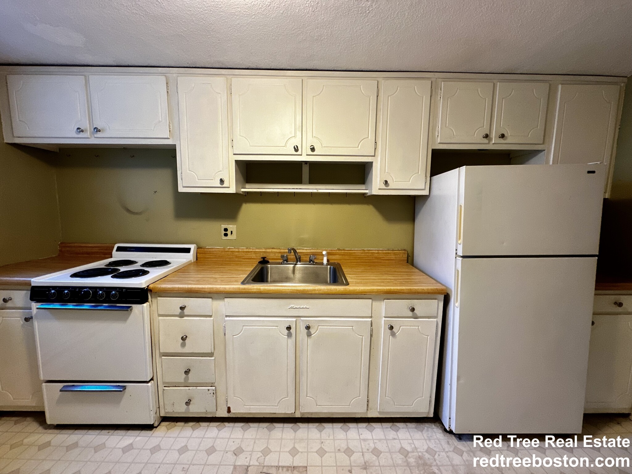 33 Westgate Rd, Chestnut Hill