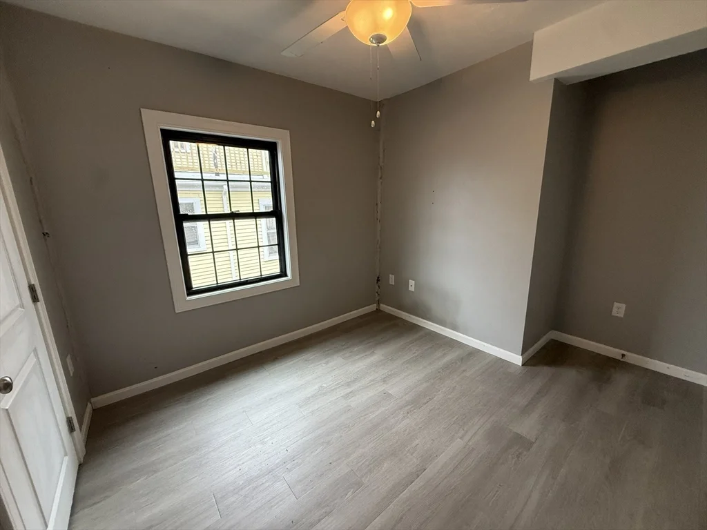 10 Leyden St, Plymouth