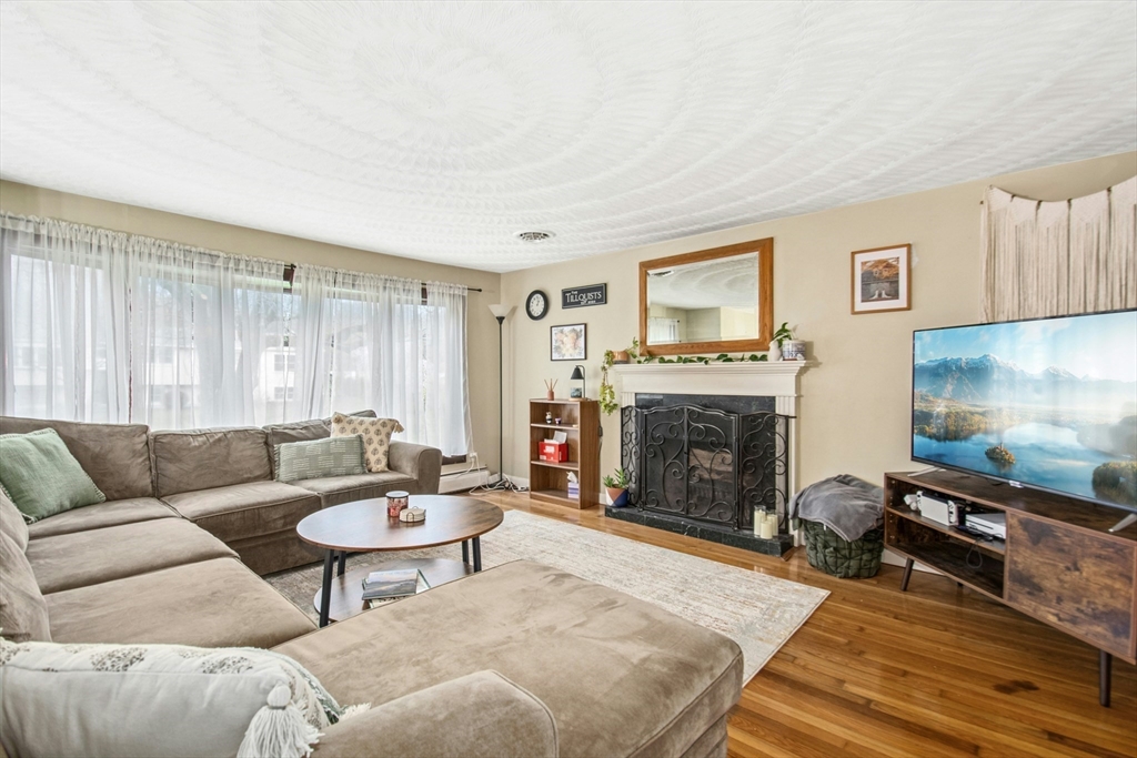 67 S Oxford Rd, Millbury