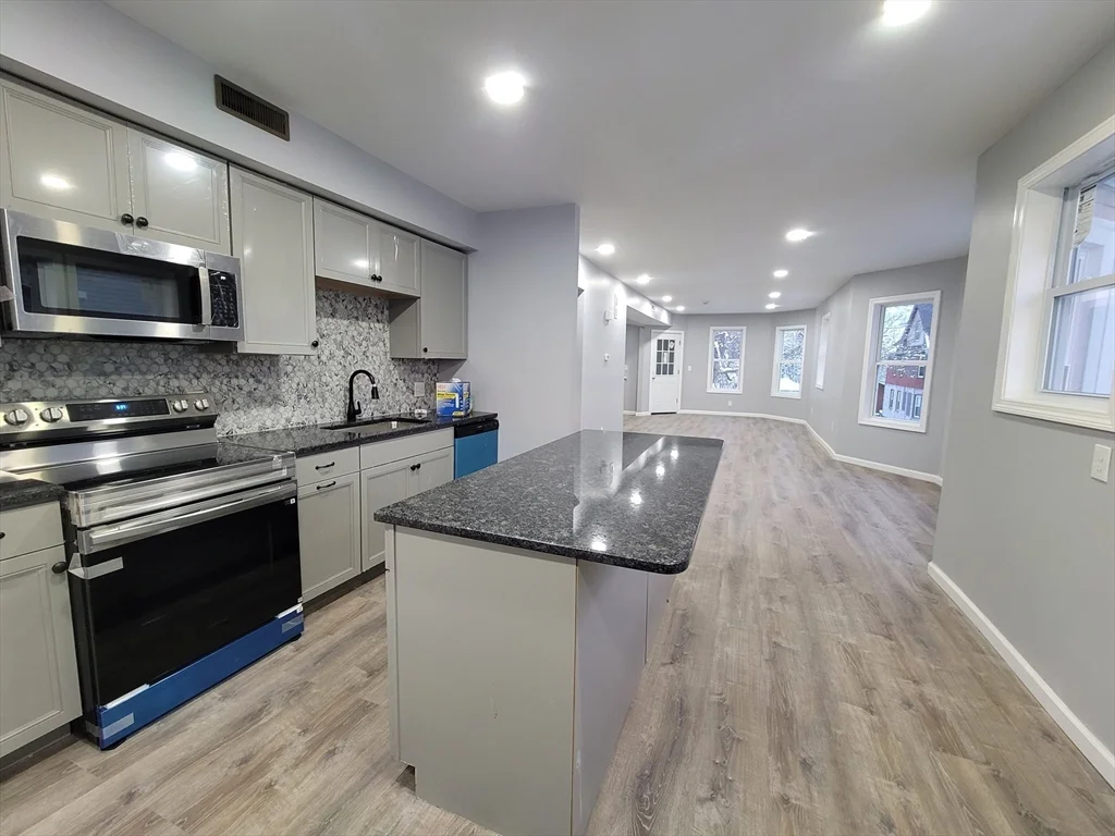 166 Northampton Ave, Springfield