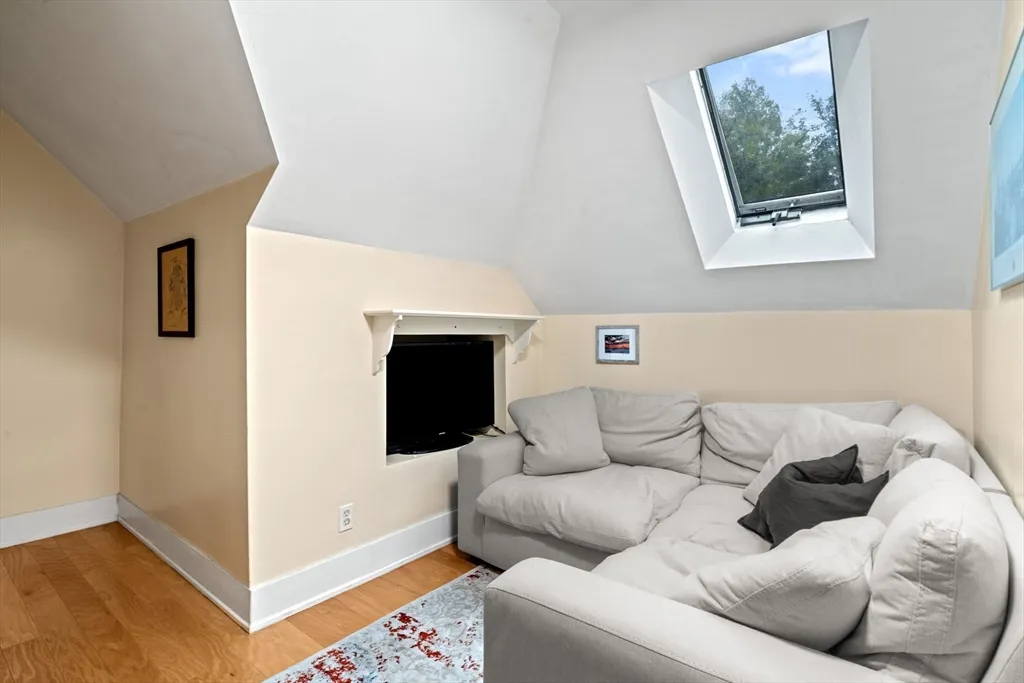 21 Wenham St, Jamaica Plain