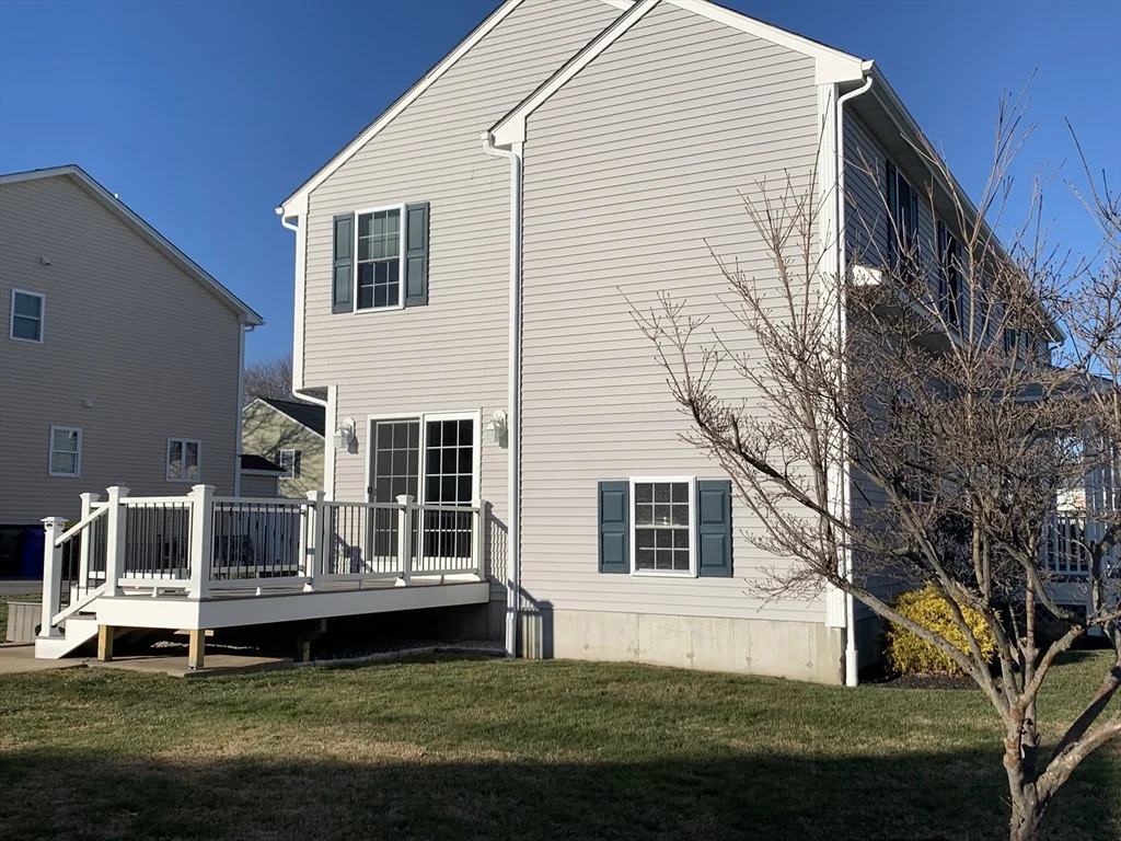 9 Omaha St, Fall River