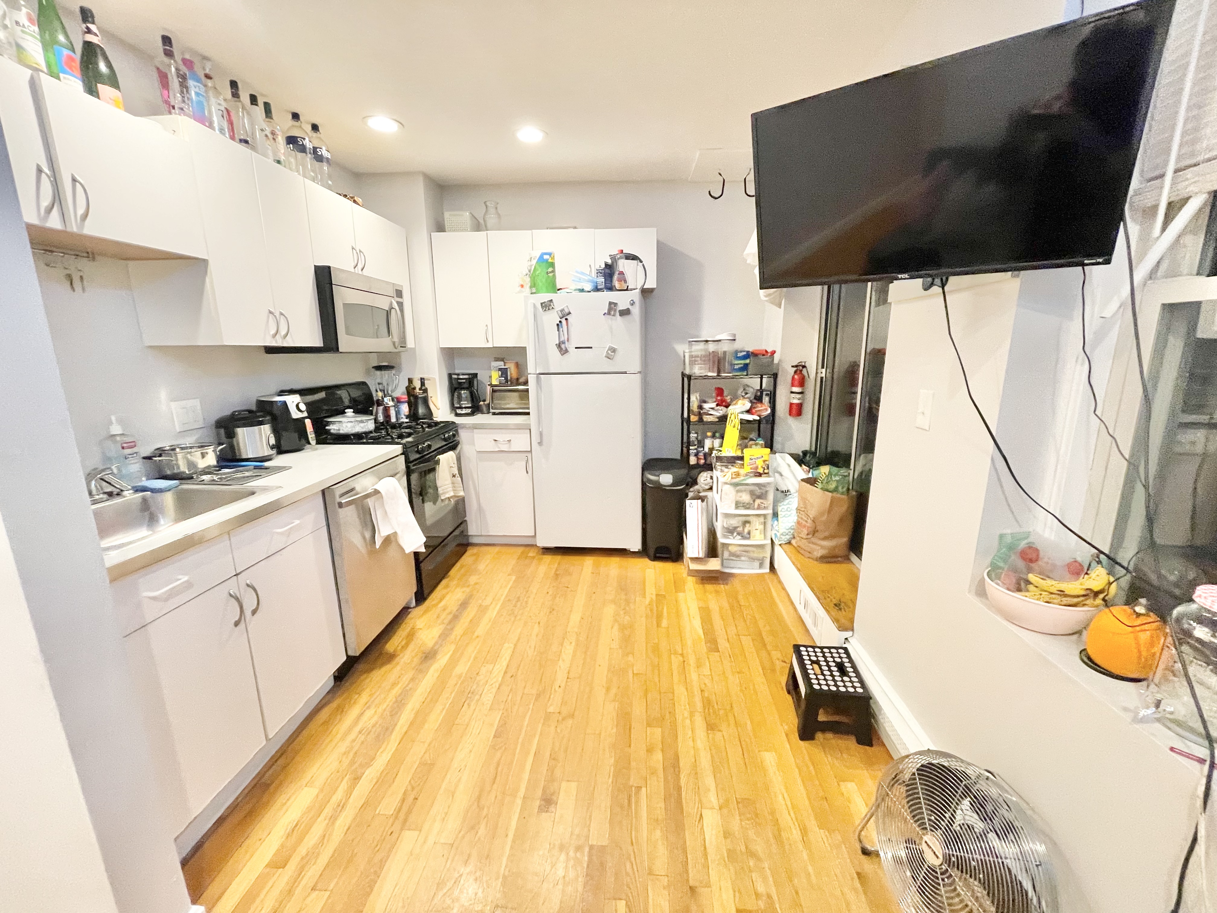 4 bed, 2 bath apartment for rent at 140 Prince St Unit 2, North End — photo 20 of 24