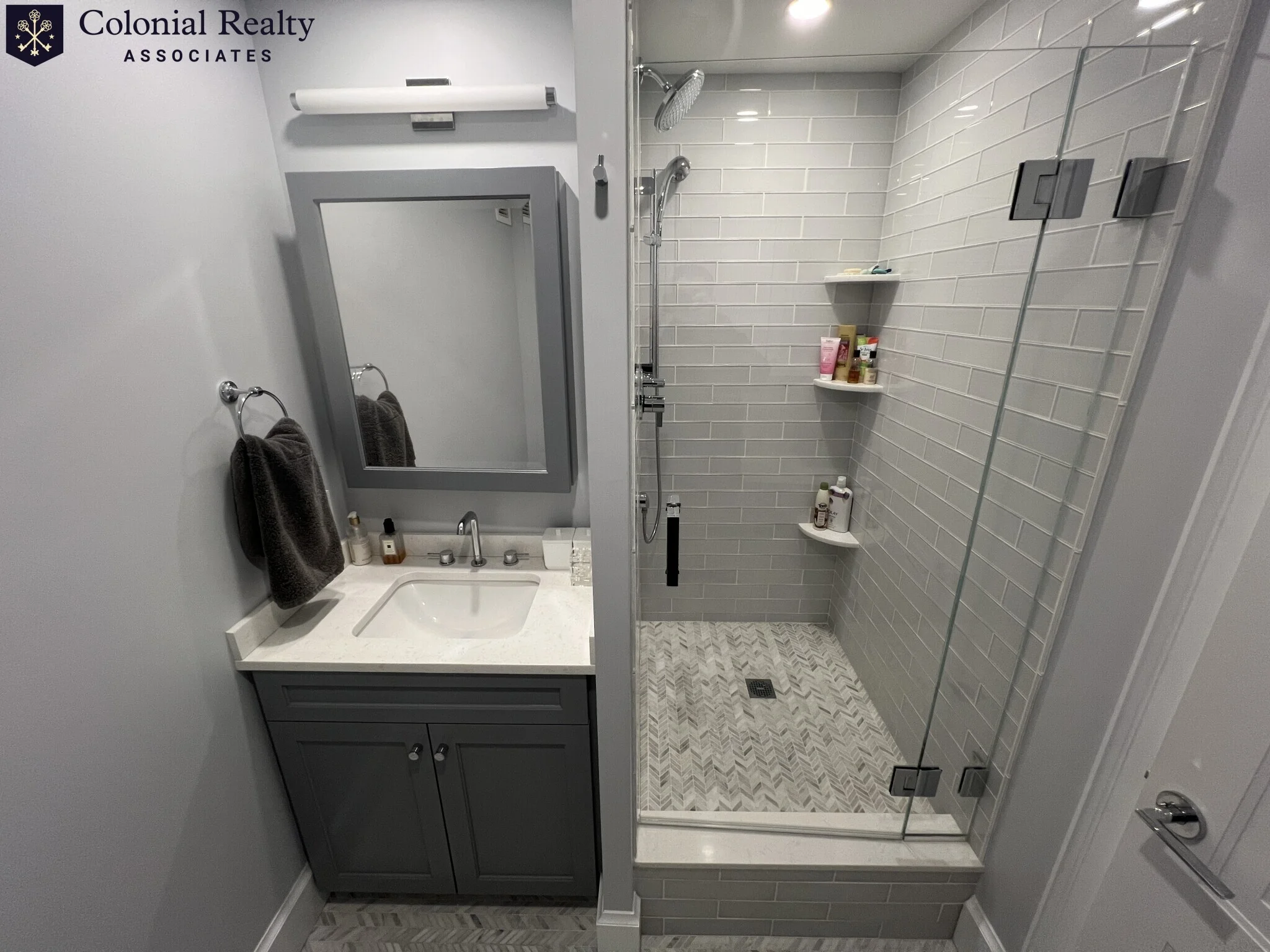 85 East India Row, Downtown