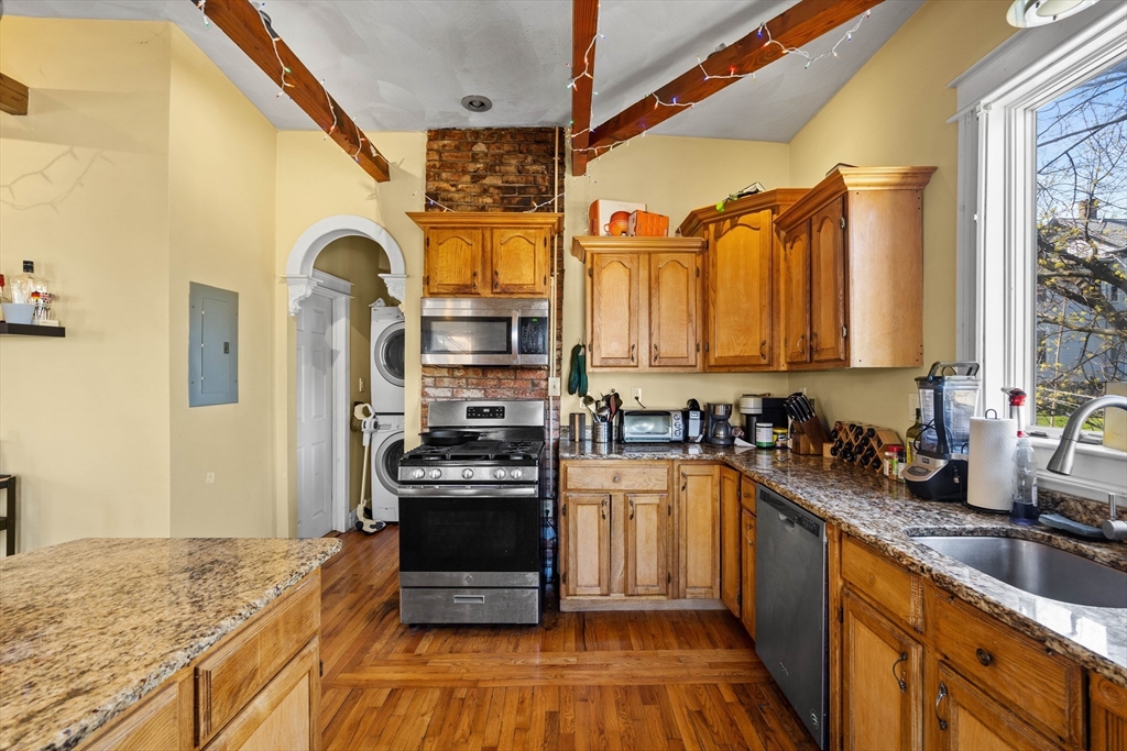 18 Gaston St, Roxbury