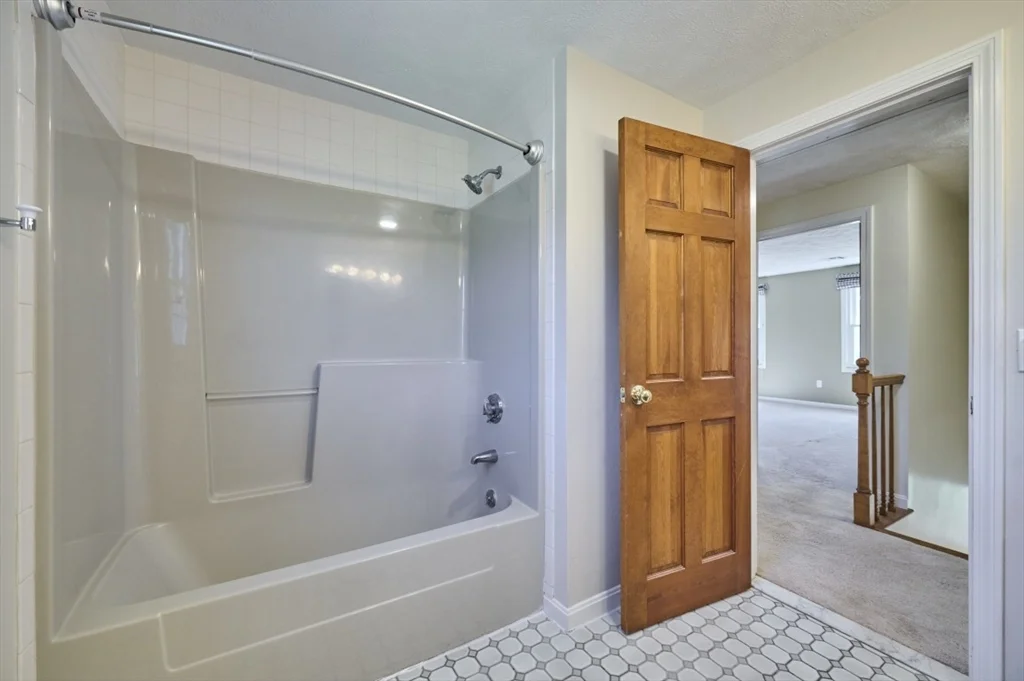 7 Gibbs Valley Path, Framingham