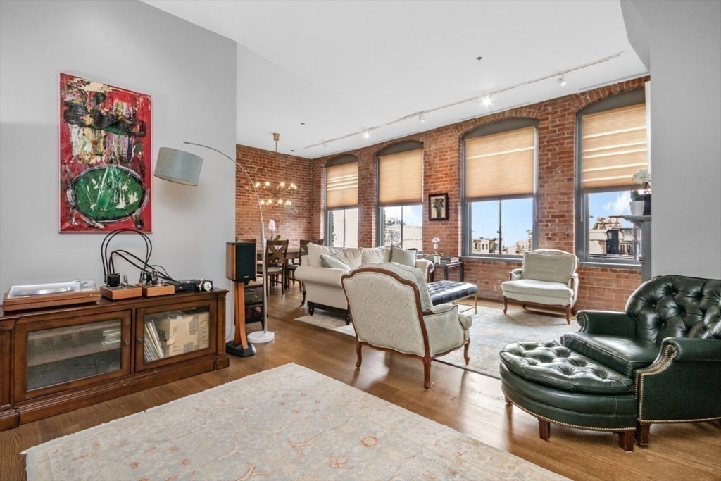 6 Edgerly Pl, Back Bay