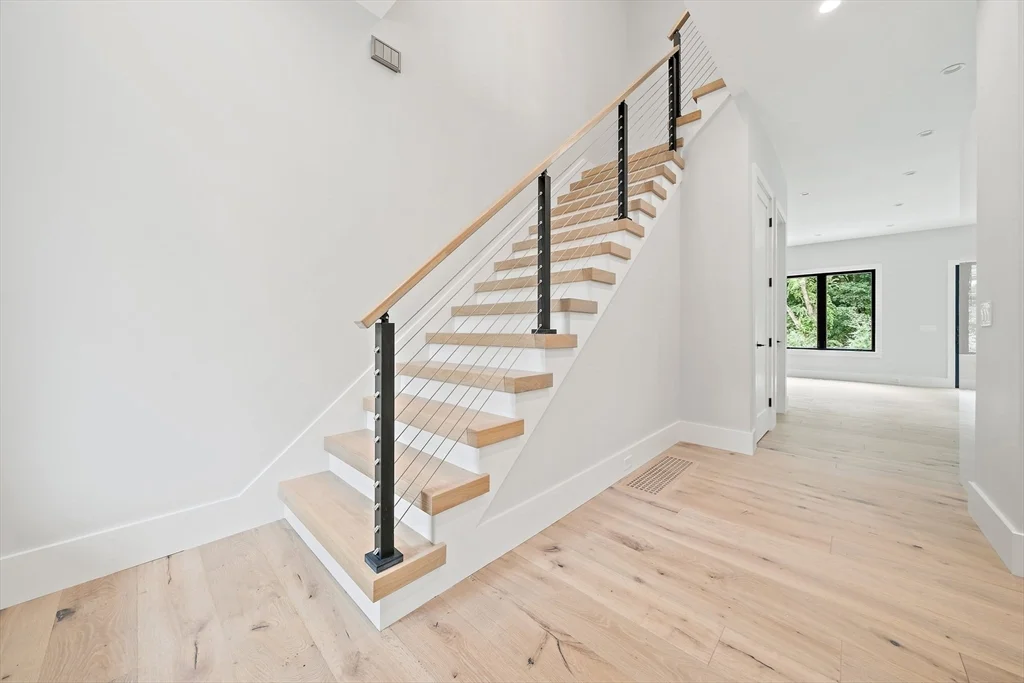94 Thurston Rd, Newton Upper Falls