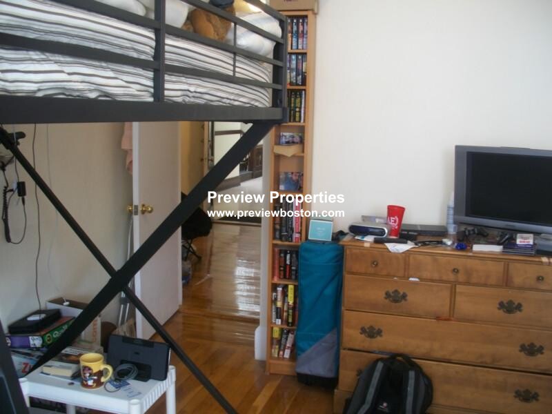 879 Beacon St, Fenway