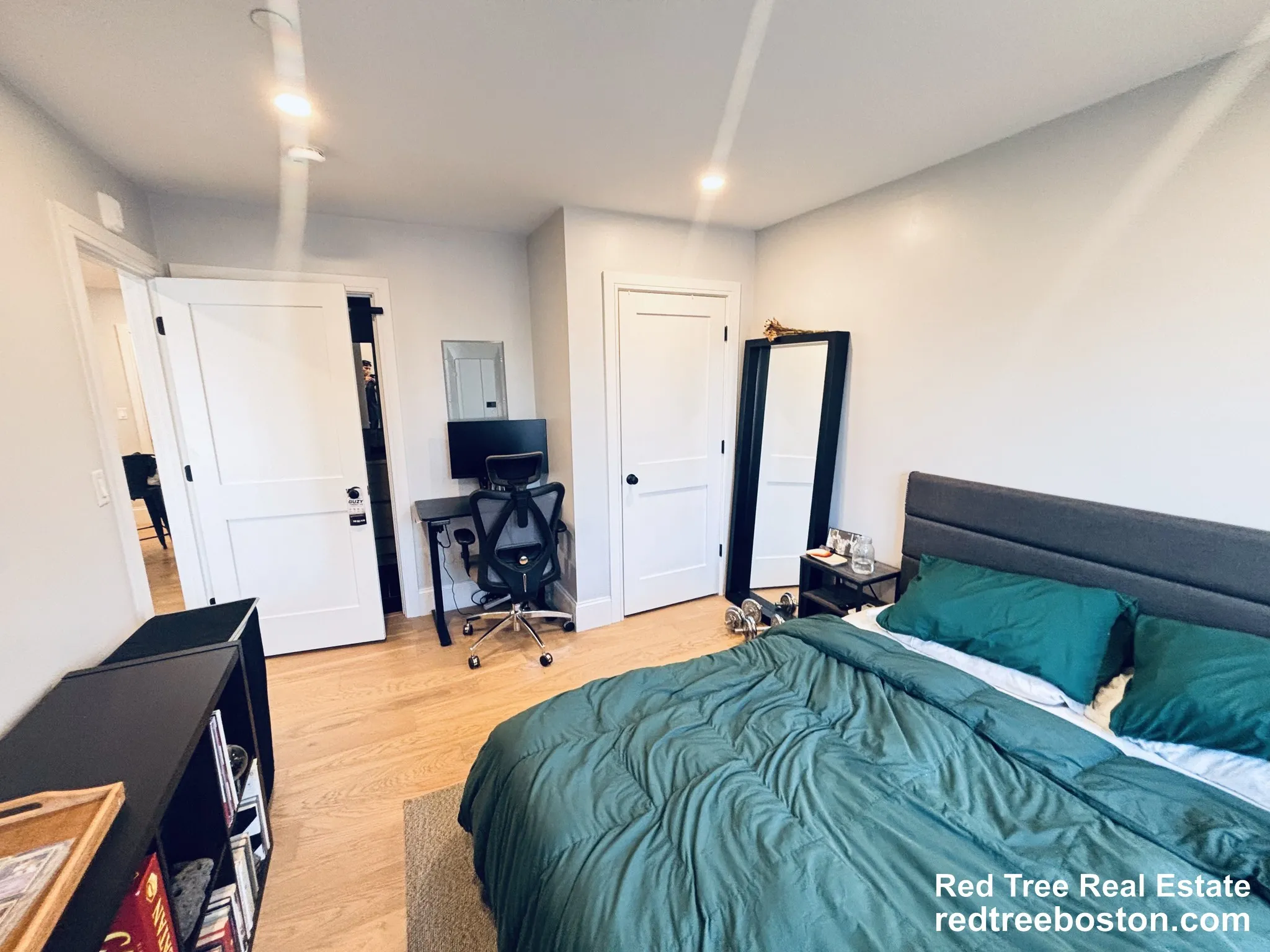 425 Market St, Oak Square