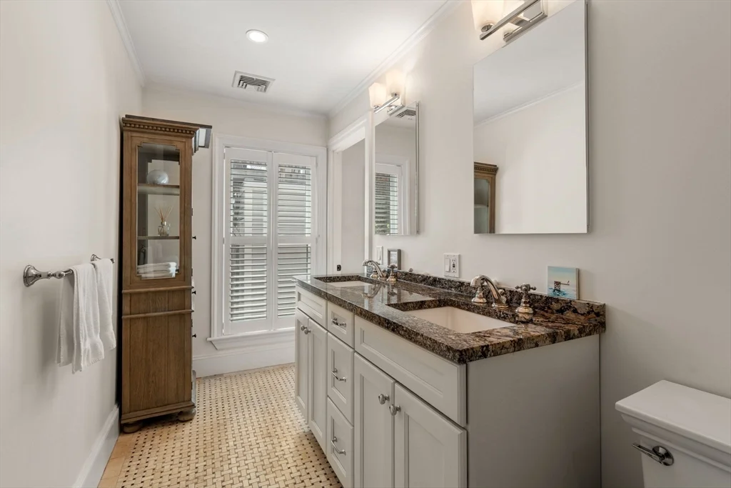 37 Mount Vernon St, Charlestown