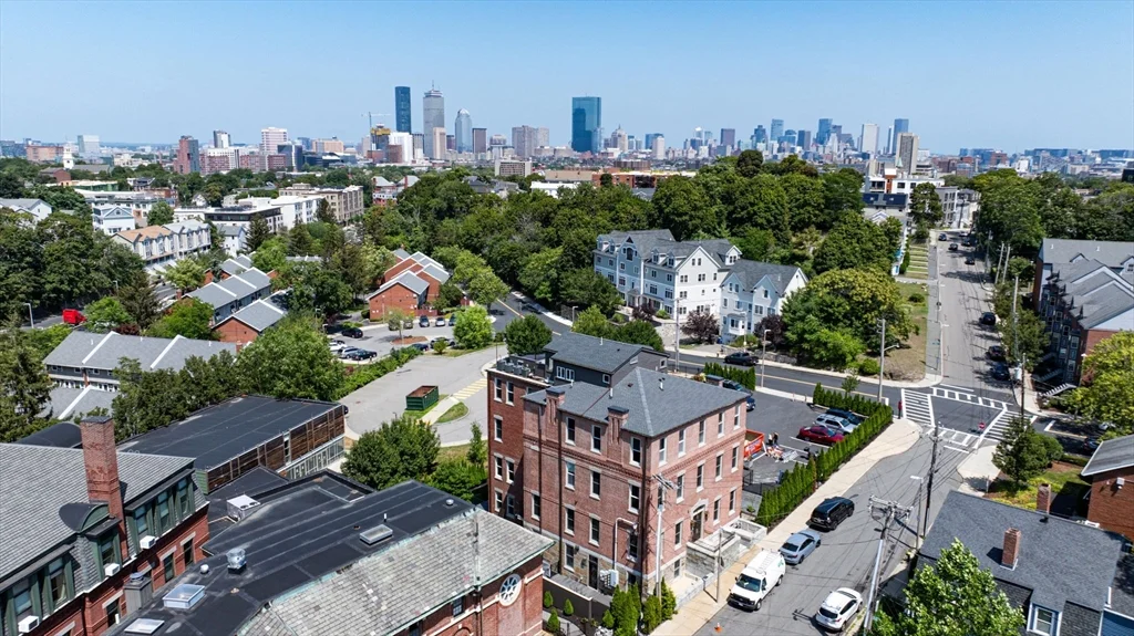 85 Regent St, Roxbury