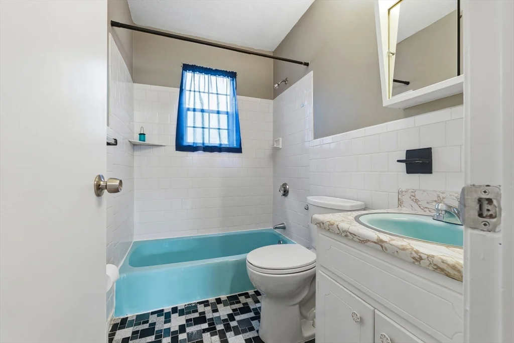 6 Venice St, Danvers