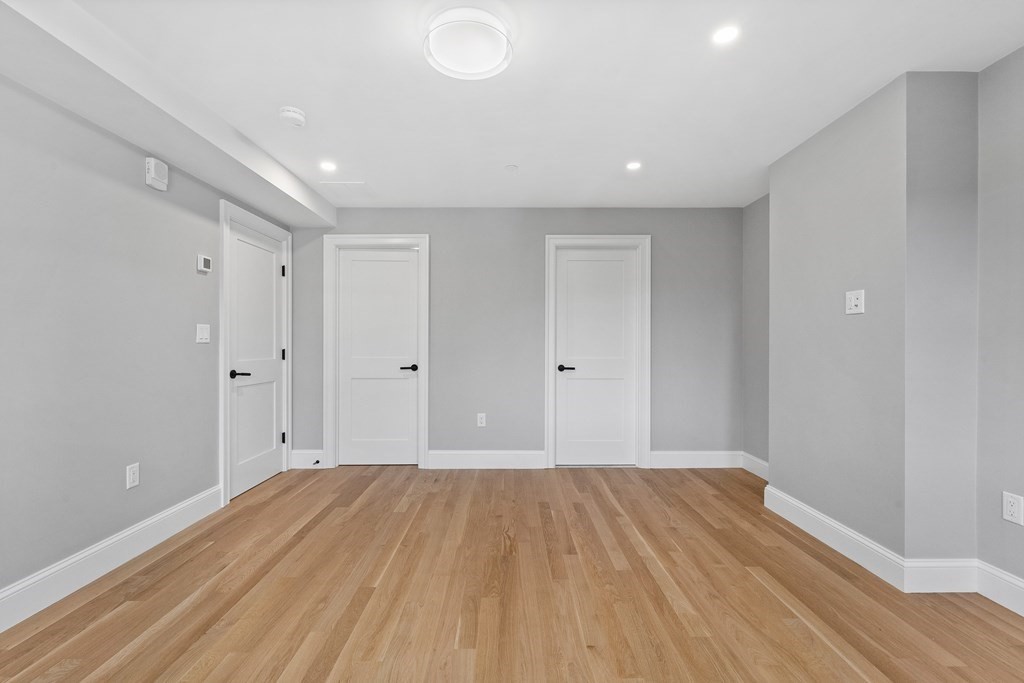 903 Beacon St, Back Bay