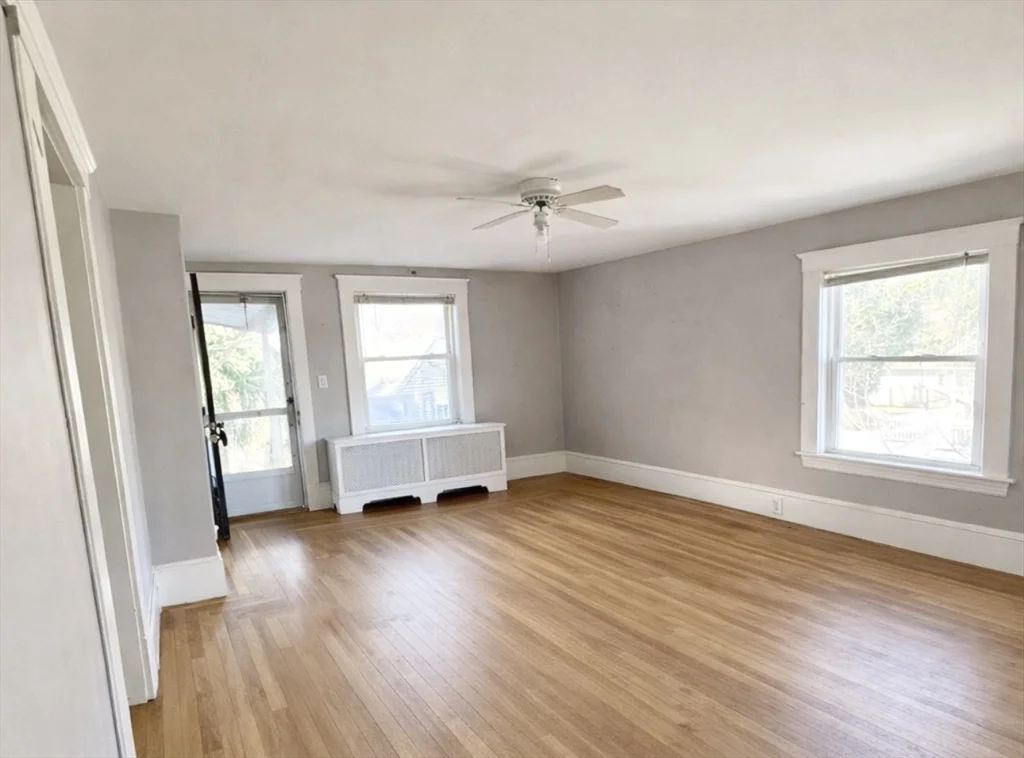 46 Standish Ave, North Plymouth