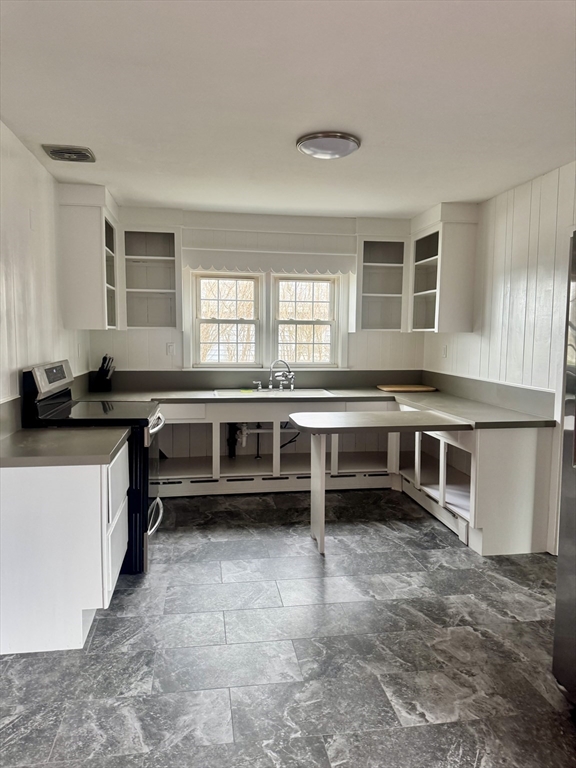 672 W Rodney French Blvd, Far North