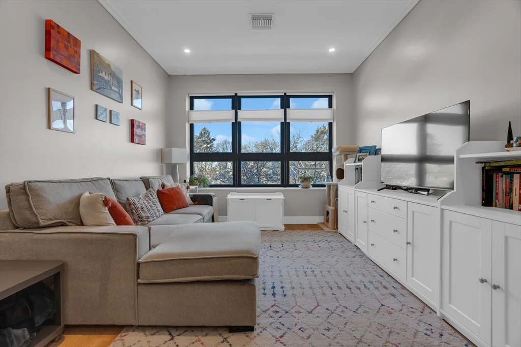 70 Leo Birmingham Pkwa, Brighton