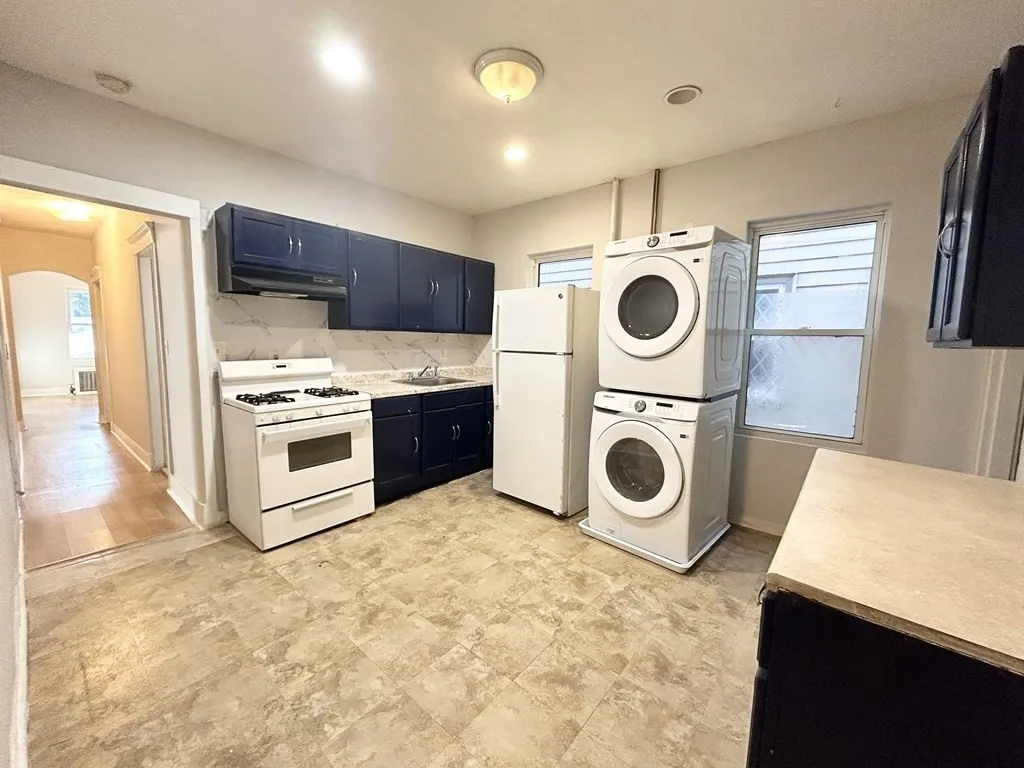 18 Eastman St, Boston