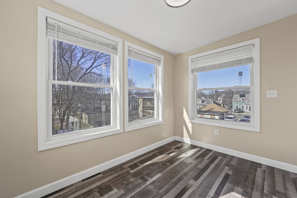 4 Champlain Rd, Salem