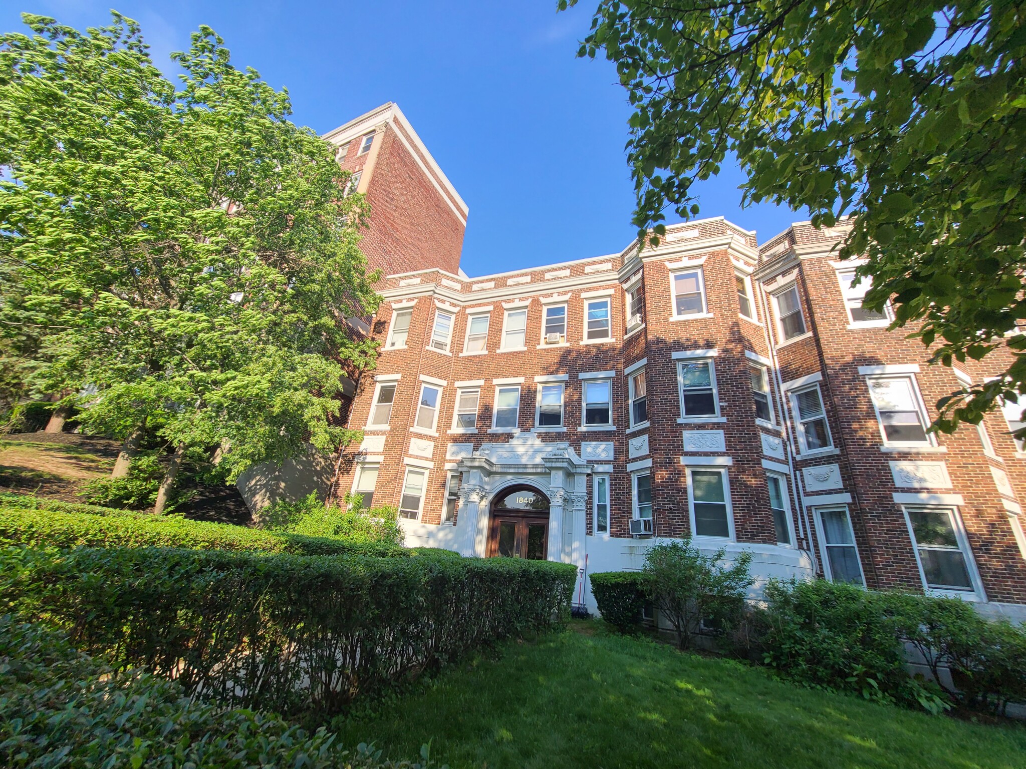 1840 Commonwealth Ave, Brighton