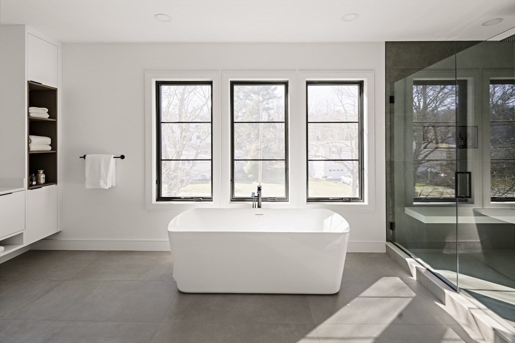 71 Harwich Rd, Chestnut Hill