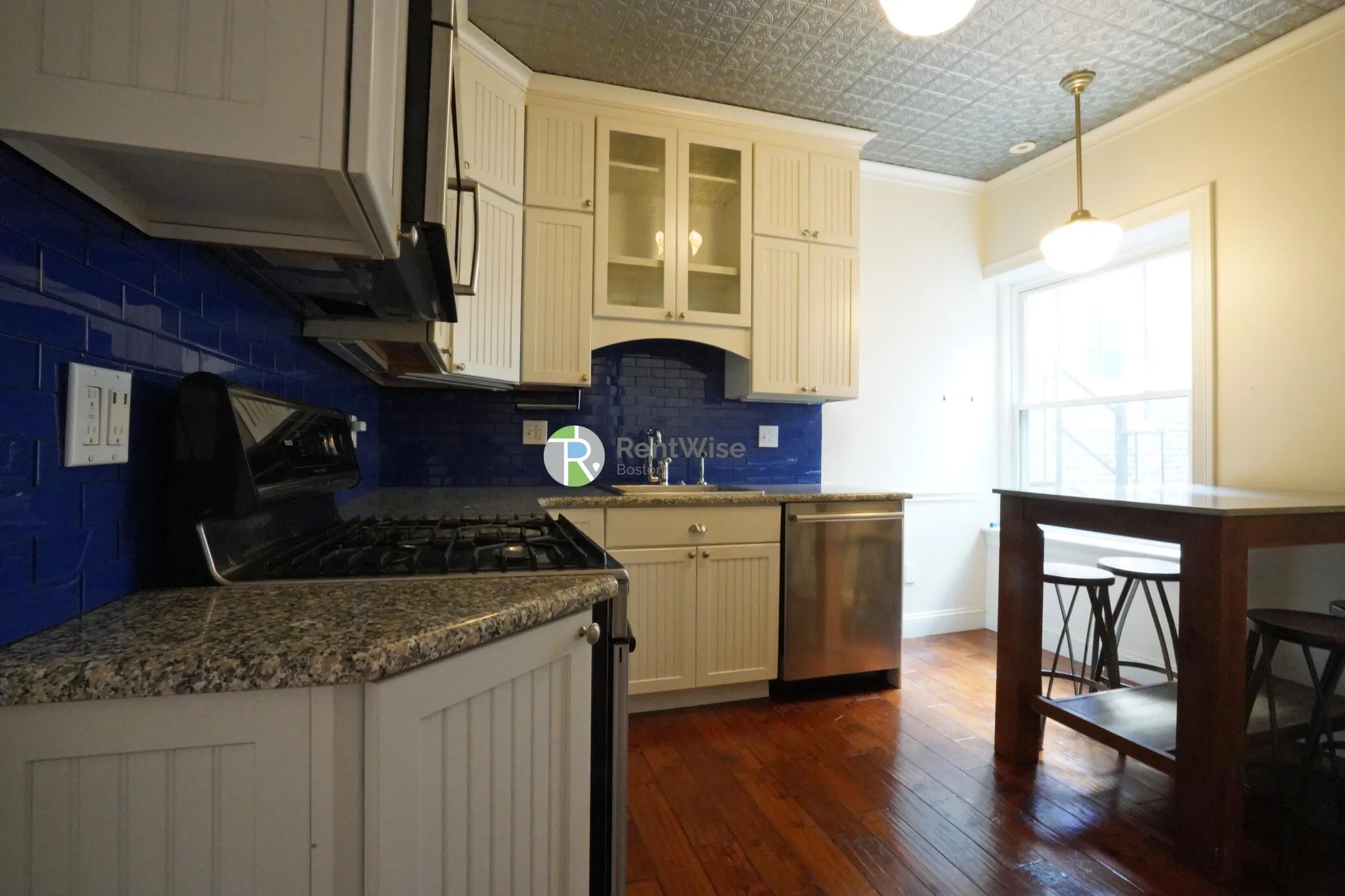94 Naples Rd, North Brookline