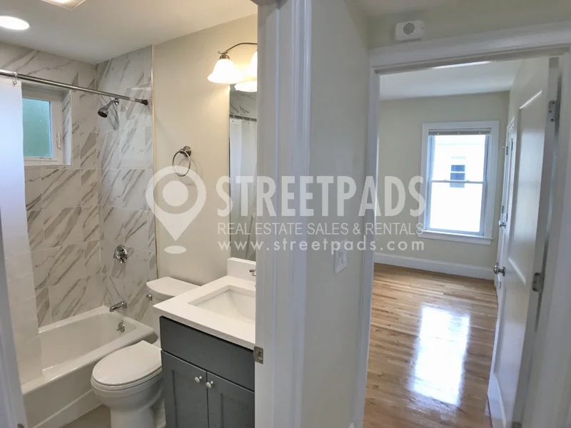 327 Highland Ave, Powder House Square