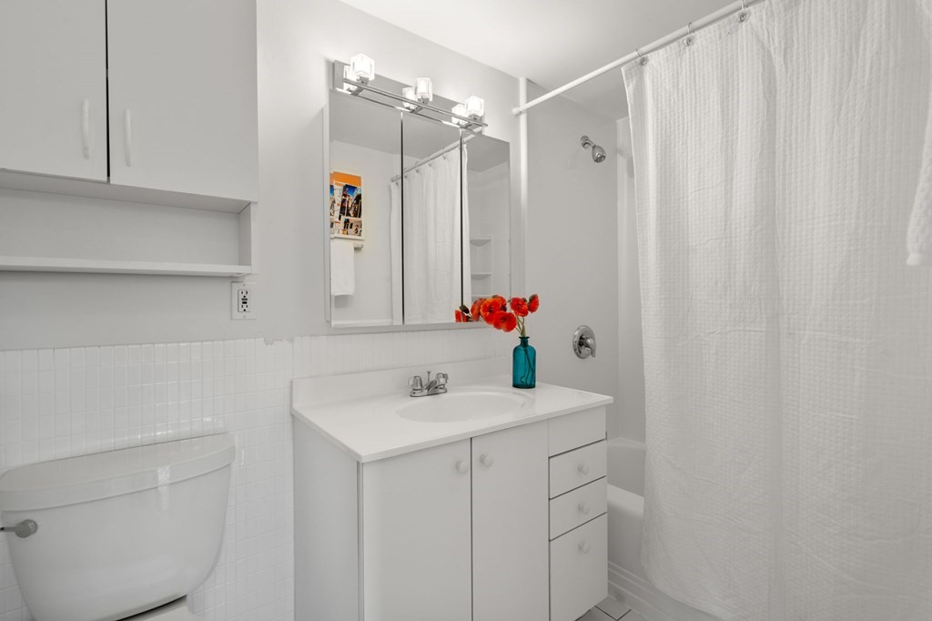 20 Hammond Pond Pkwy, Chestnut Hill