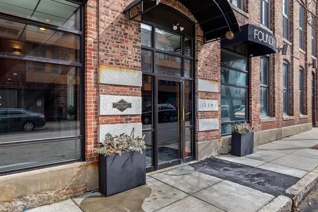 320 W 2nd St, South Boston
