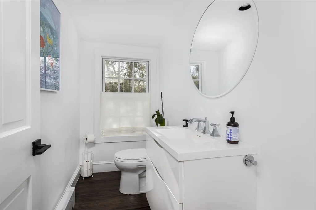 5 Stacey Ct, Marblehead