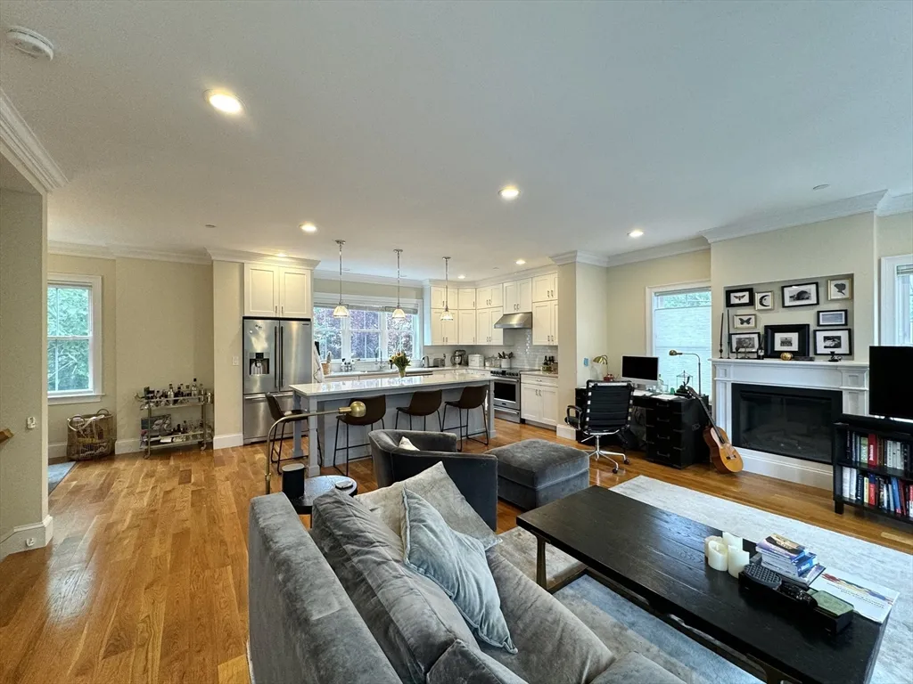 43 Mansfield St, Allston