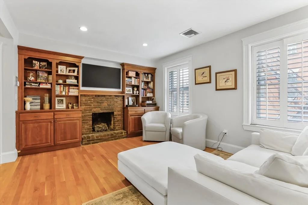 130 Myrtle St, Beacon Hill